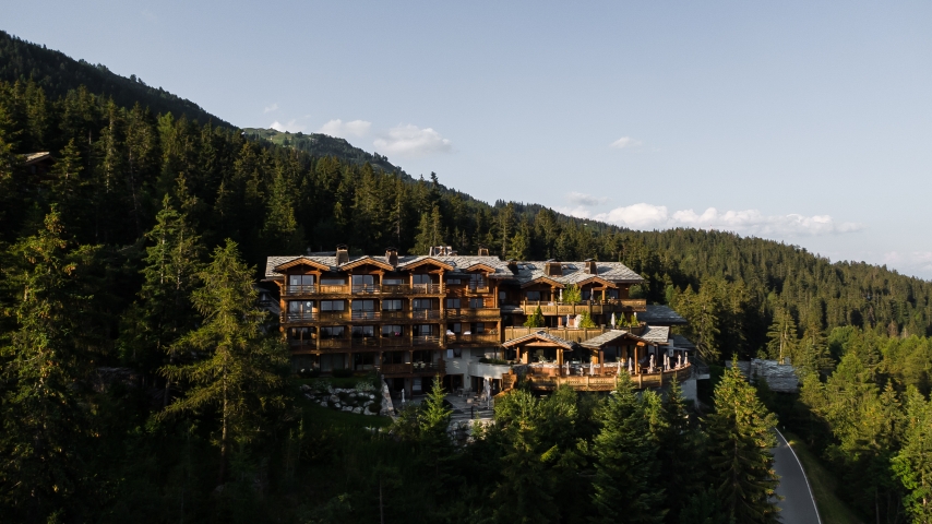 LeCrans: A Discreet Alpine Address Above Crans-Montana