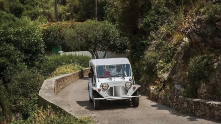 The Coastal Allure of Villa La Vigie: A Study in Mediterranean Serenity