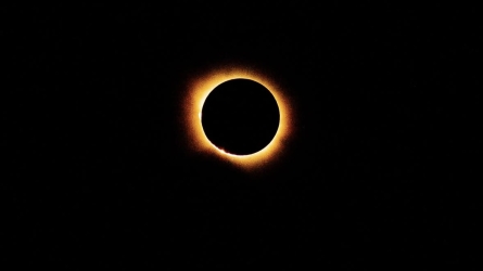 Cosmic Timing: Total Solar Eclipse Sweeps Over Madrid’s F1 Venue
