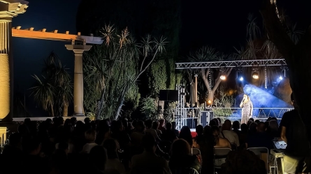 Comedy Under the Palms: Jardin Exotique Hosts 