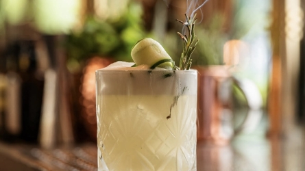 Crafted to Surprise&colon; The Architecture of Modern Mixology at Caf&eacute; de Paris Monte-Carlo