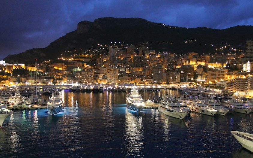 Шоу дронов снова в небе над Монако